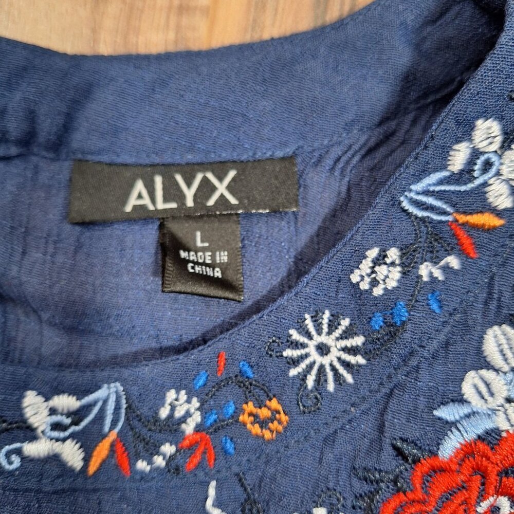 Embroidered Sleeveless Blue Blouse size large - Picture 5 of 6